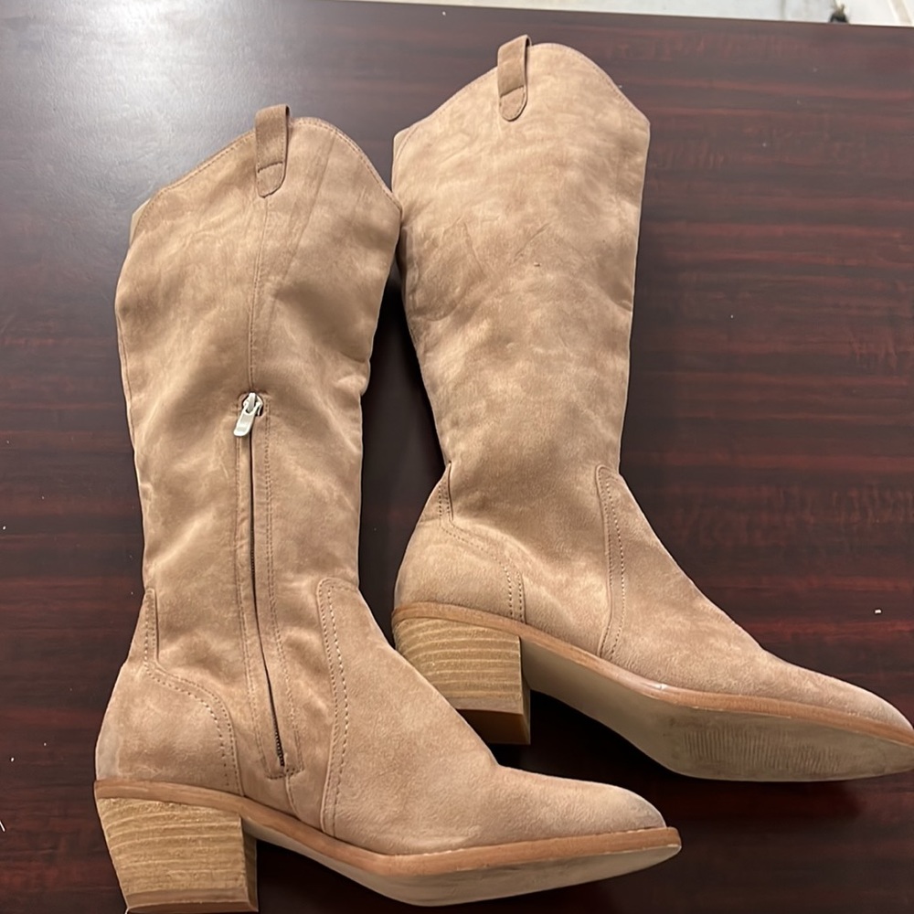 Shoes - Picture 2 of 4